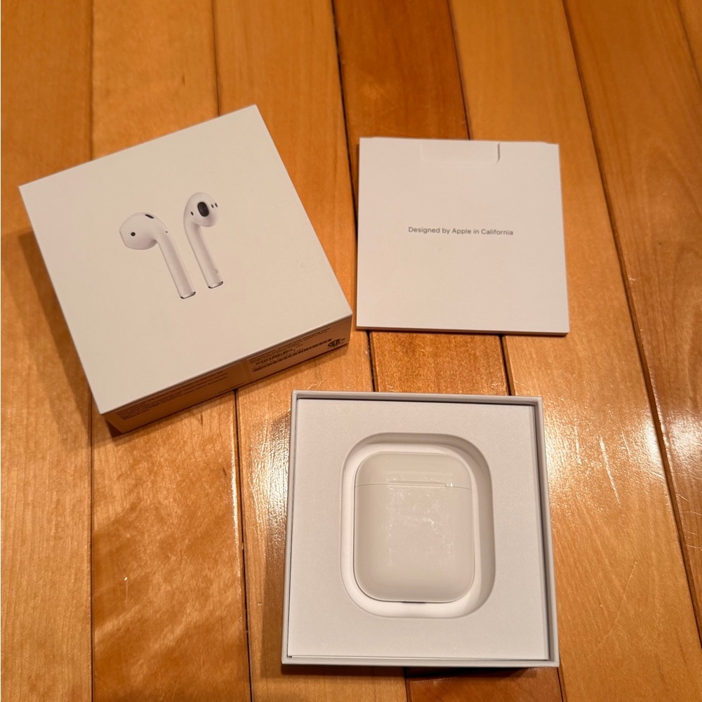 Apple AirPods with Charging Case
